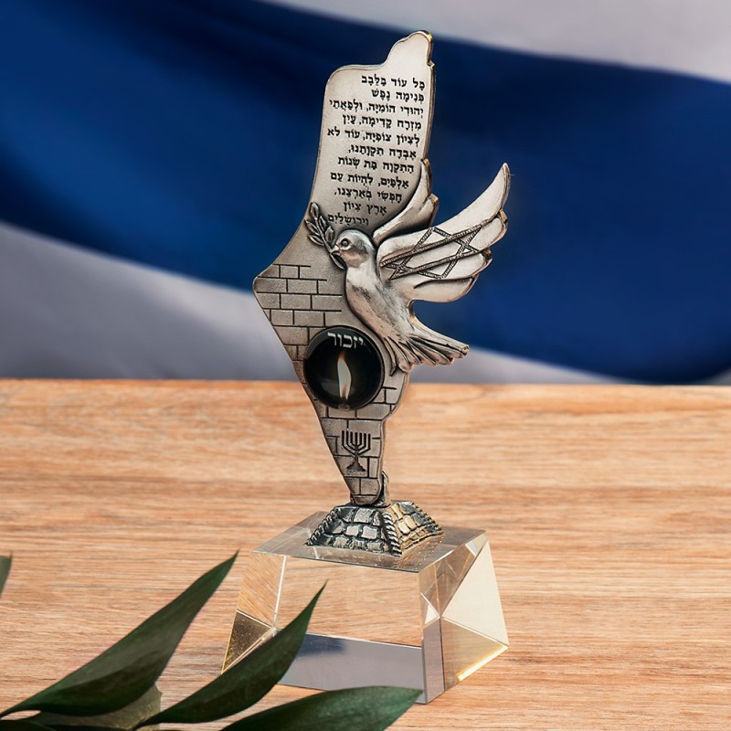 פסלון יונת השלום עם ההמנון