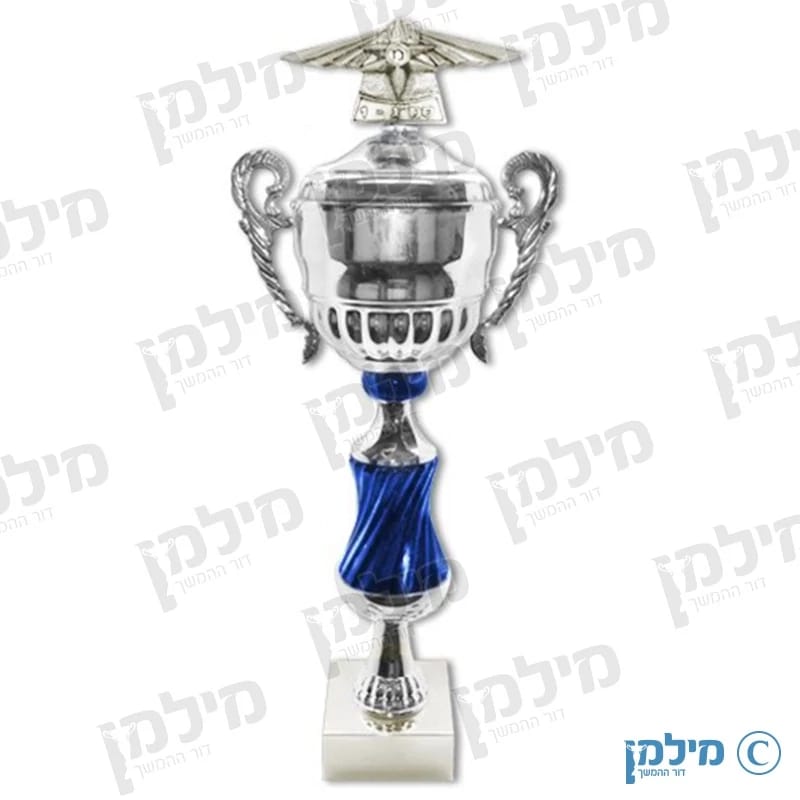 גביע ממתכת עם פסלון יחידה