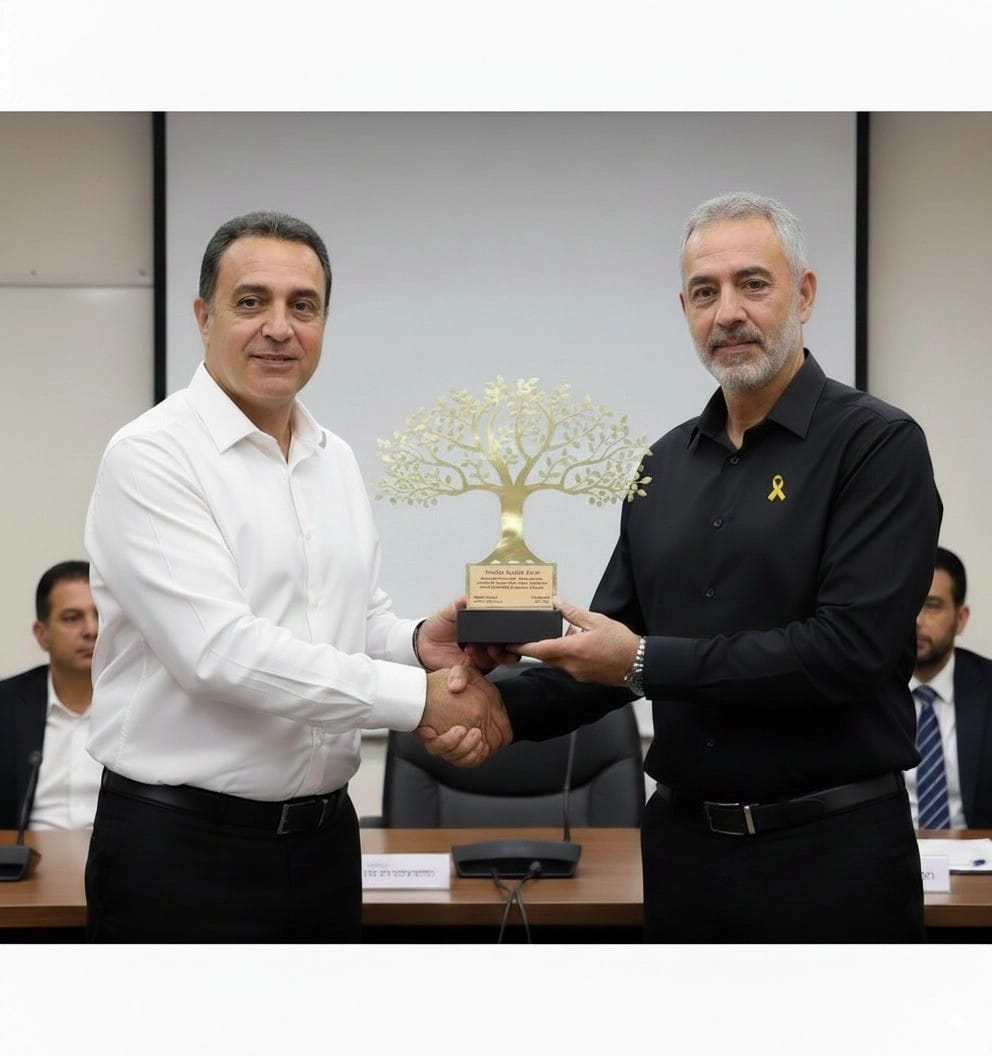 מגן הוקרה עץ החיים על בסיס שיש