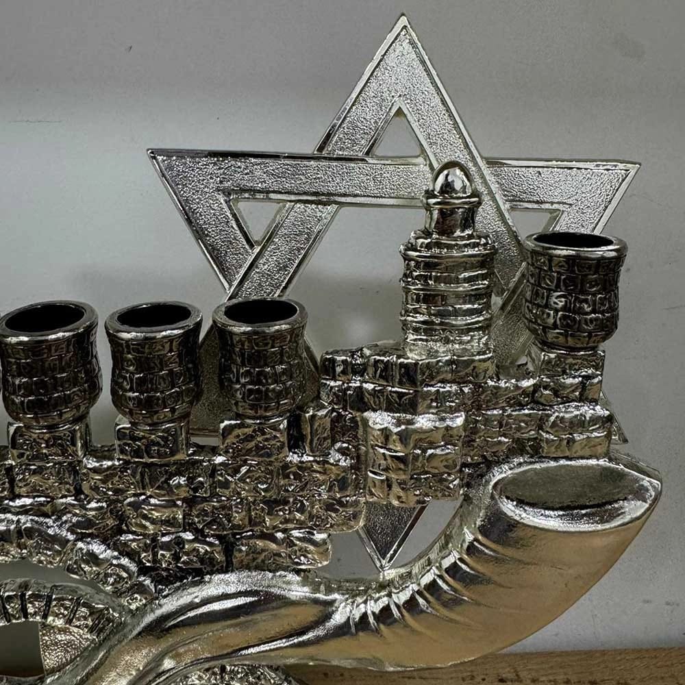 חנוכייה מגן דוד עם שופר