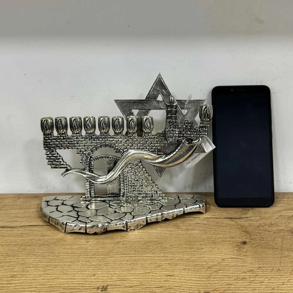 חנוכייה מגן דוד עם שופר