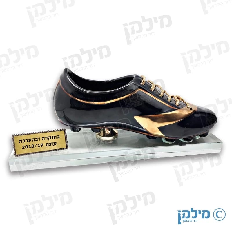 נעל כדורגל קרמית על בסיס קריסטל