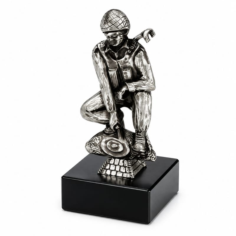 פסלון לוחם הנדסה ביציקה