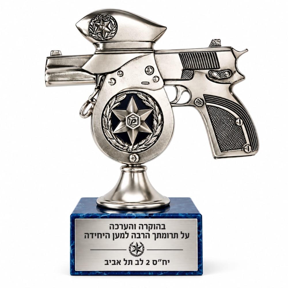 פסלון אקדח עם לוגו